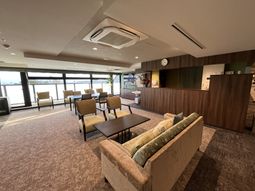 広々としたラウンジ