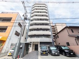 高層の建物外観