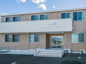 施設の正面玄関外観  