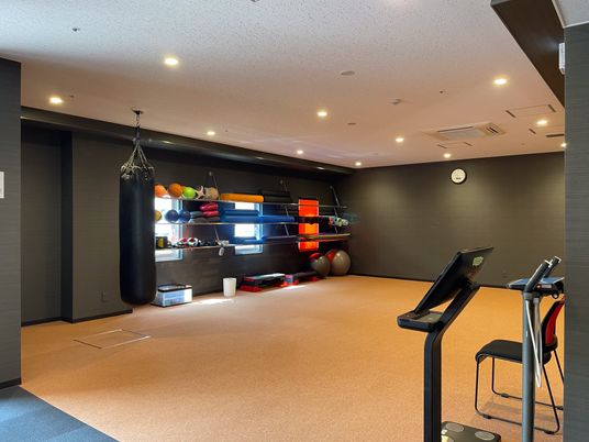 運動設備のある部屋