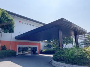 落ち着いた外観の建物