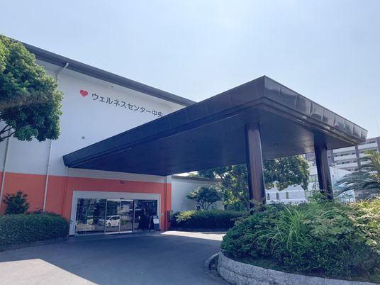 落ち着いた外観の建物