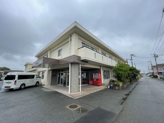 温もりのある建物の外観