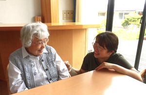 共有スペースでの優しい会話