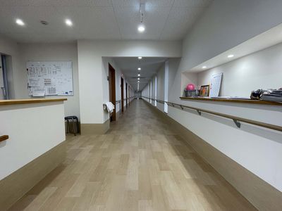 手すりのある廊下