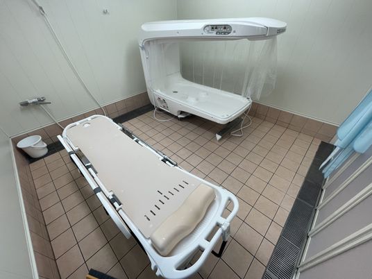 手すり付きの洗い場