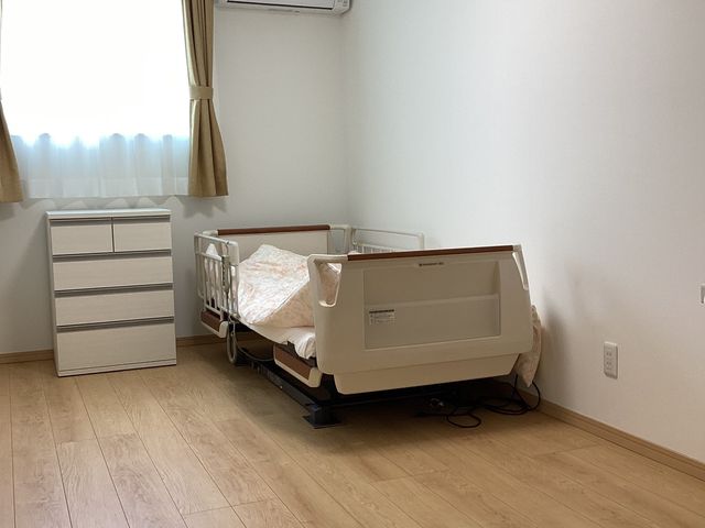 整備された個室の居室 居室 綺麗な個室を整え、入居者一人ひとりのゆったりとした生活をサポートしている職場です。