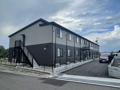 広々とした建物外観