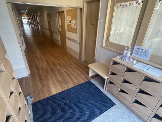 ゆとりある広々廊下