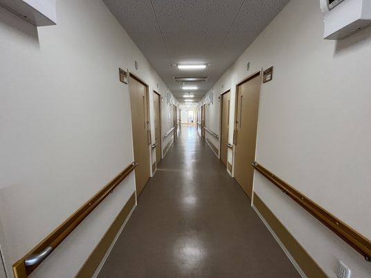 長い静かな廊下