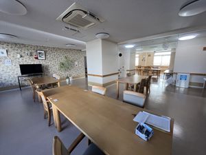 落ち着いた空間の食堂