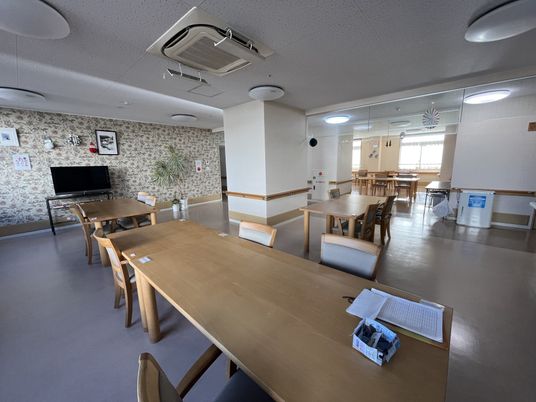 落ち着いた空間の食堂