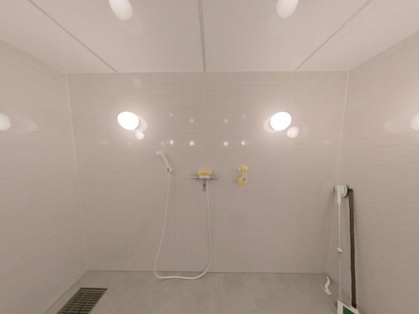 明るい浴室