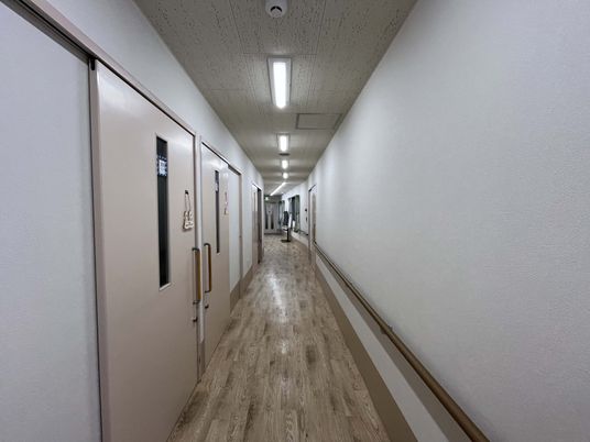壁面の廊下