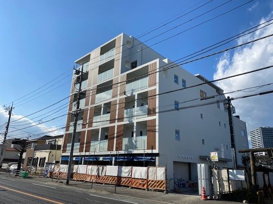 多階層のモダンな外観
