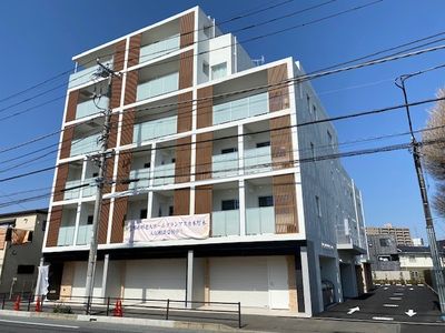 工事中の建物外観