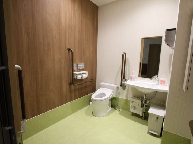 清潔なトイレの設備 トイレ 清潔感溢れるトイレが整っており、利用者の快適な生活環境を守るお仕事です。