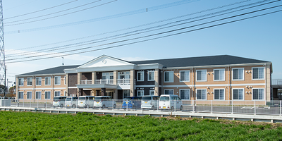 広々とした施設の外観