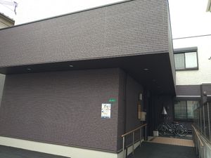 施設の外観とエントランス