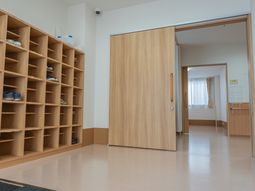 温かみのある居室の出入口