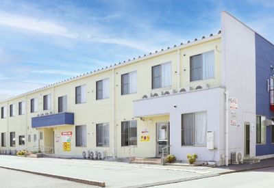 明るい外観の建物
