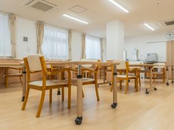 明るい食堂の様子