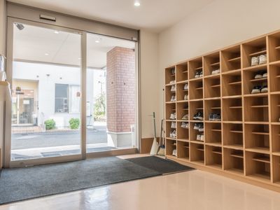 玄関エリアの明るい様子