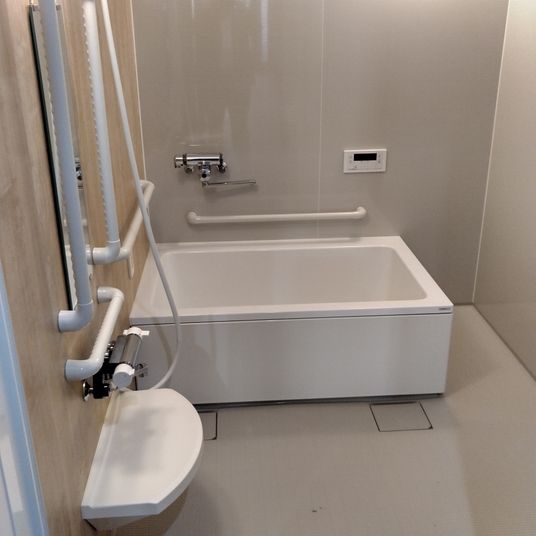 バリアフリー対応の浴室