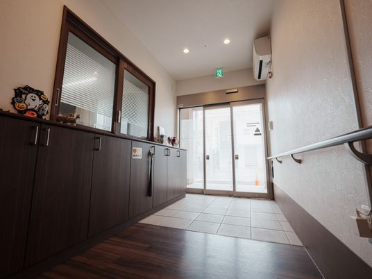 手すり付きの廊下