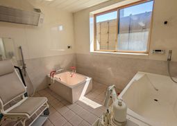 明るい浴室