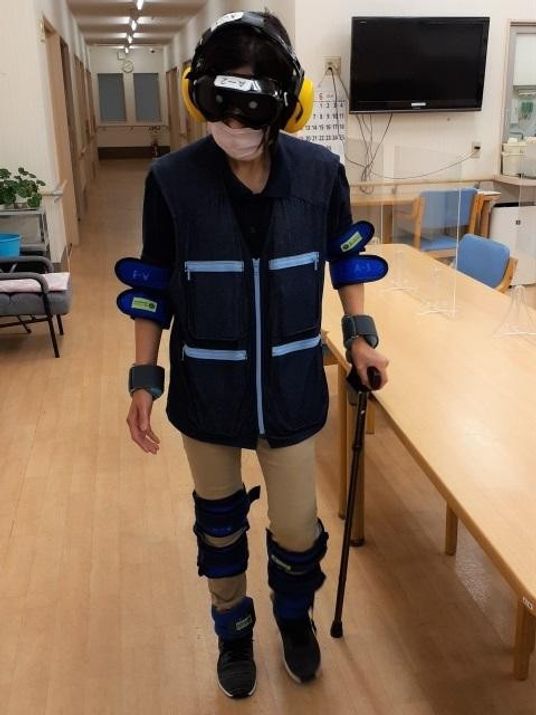 機能訓練室での装具体験