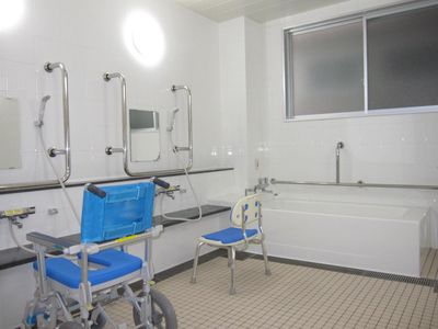 安全設備の整った浴室