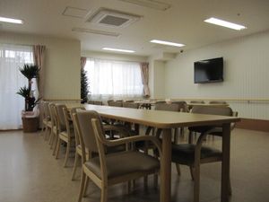 明るい共有ダイニング