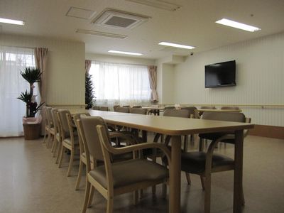 明るい共有ダイニング