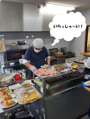 厨房での調理風景