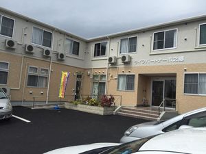 エントランス先の外観