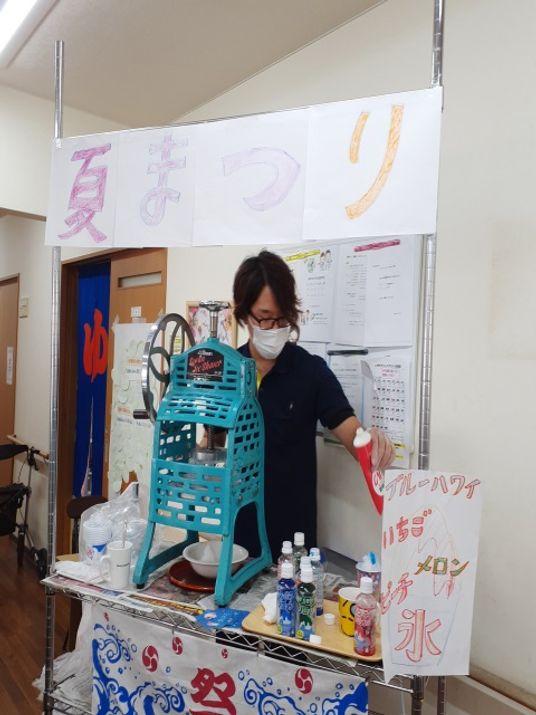 祝賀の様子 中庭