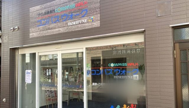 明るく開放的な入口