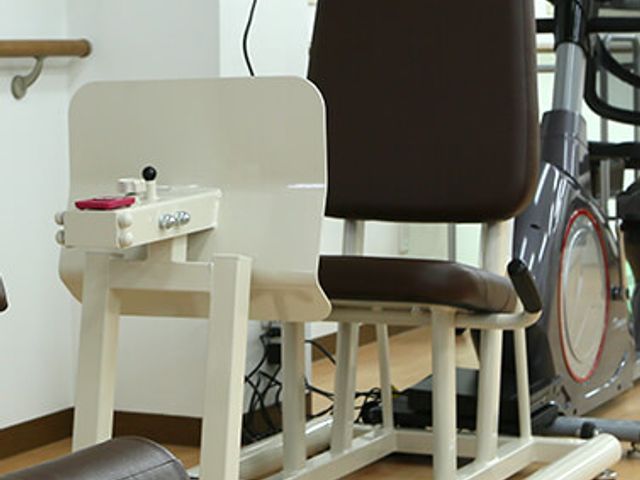 トレーニング機材の部屋 機能訓練室   豊富なトレーニング機材で、利用者の健康維持をサポートします。充実した環境です。