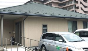 駐車場付きの建物