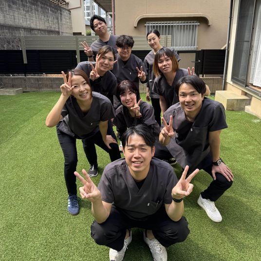 スタッフが集う中庭