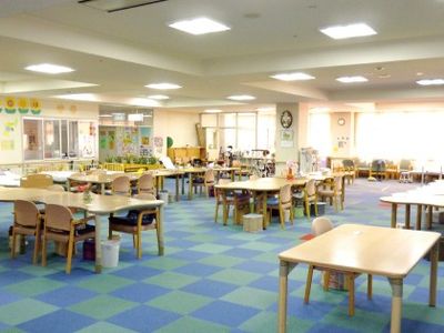 開放的なラウンジ