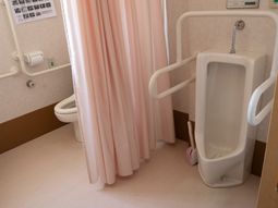 バリアフリーなトイレ設備