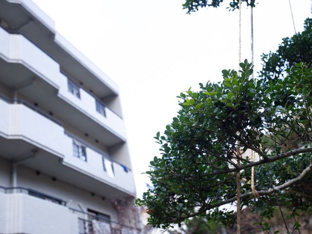 緑豊かな庭の一部 外観 自然の中のやすらぎが感じられる場所です。日々の業務の合間にも心を癒す時間を見つけられるでしょう。