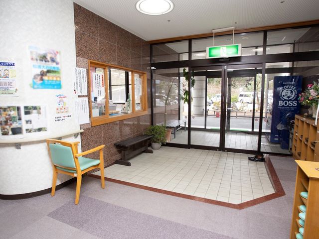 エントランスの風景 玄関 明るく清潔感溢れるエントランスです。訪れる方々を温かく迎えるスペースが広がっています。
