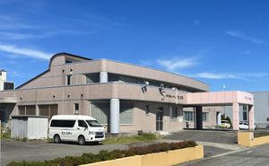 落ち着いた外観の建物