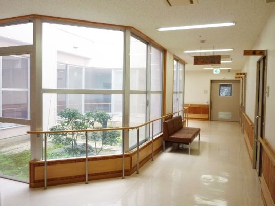 手すりのある廊下
