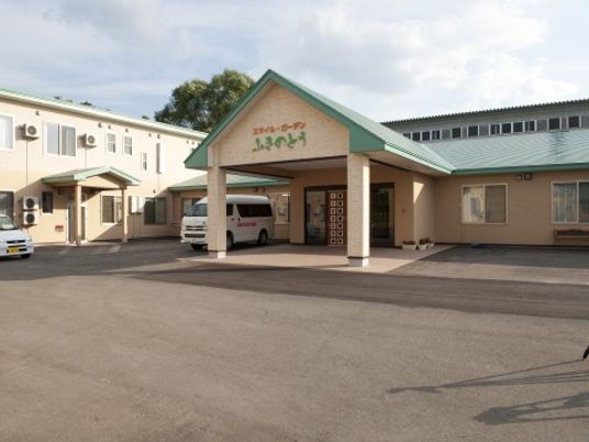 広々とした施設のエントランス