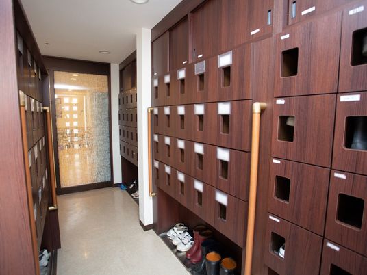 玄関近くの靴箱通路