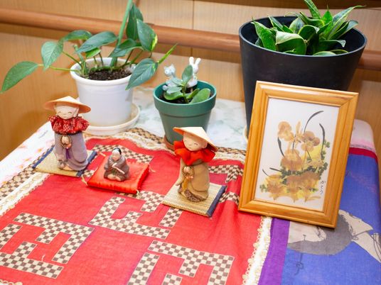 和風の装飾がある棚